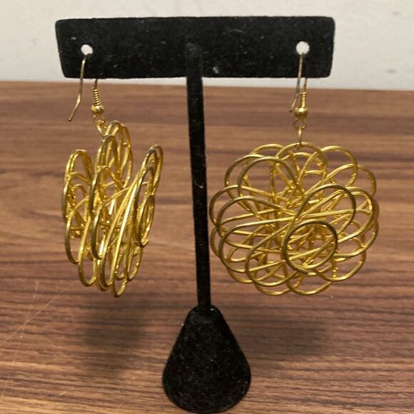 Large Sputnik Gold Tone Modern Earrings with French Ear Wire. - Picture 2 of 3